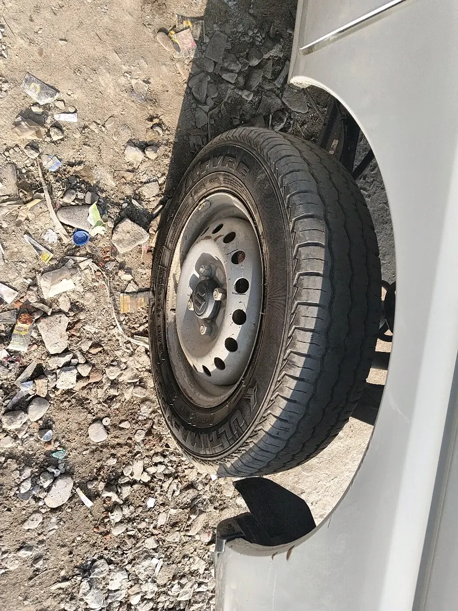 2024 Maruti Eeco 5 STR AC, Petrol, Manual, 25,177 km, tyre