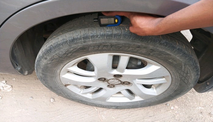 2013 Maruti Swift Dzire ZXI, Petrol, Manual, 1,29,954 km, tyre