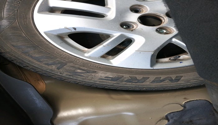 2013 Maruti Swift Dzire ZXI, Petrol, Manual, 1,29,954 km, tyre