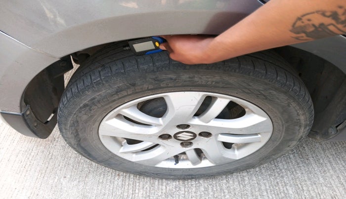 2013 Maruti Swift Dzire ZXI, Petrol, Manual, 1,29,954 km, tyre