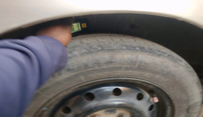 2011 Maruti A Star VXI (ABS) AT, Petrol, Automatic, 85,083 km, tyre