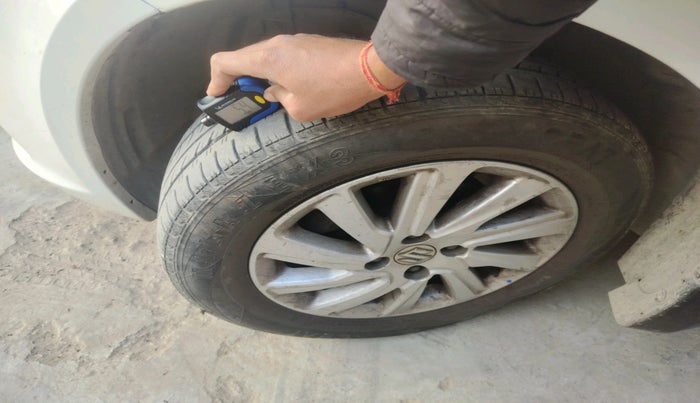 2015 Maruti Swift Dzire ZXI, Petrol, Manual, 1,40,204 km, tyre