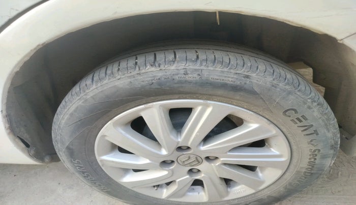 2015 Maruti Swift Dzire ZXI, Petrol, Manual, 1,40,204 km, tyre