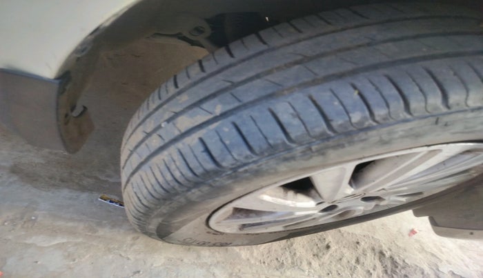 2015 Maruti Swift Dzire ZXI, Petrol, Manual, 1,40,204 km, tyre