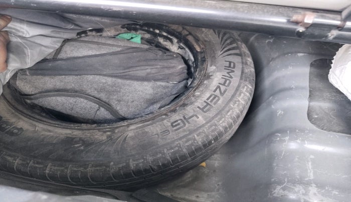 2021 Hyundai GRAND I10 NIOS SPORTZ 1.2 KAPPA VTVT CNG, Petrol, Manual, 70,725 km, tyre