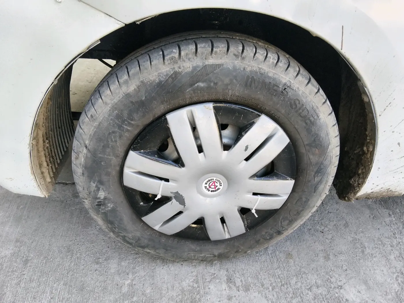2017 Hyundai Eon ERA +, Petrol, Manual, 78,198 km, tyre