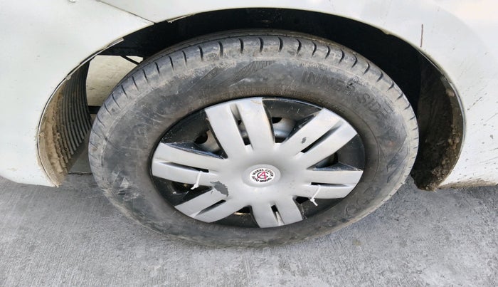 2017 Hyundai Eon ERA +, Petrol, Manual, 78,198 km, tyre