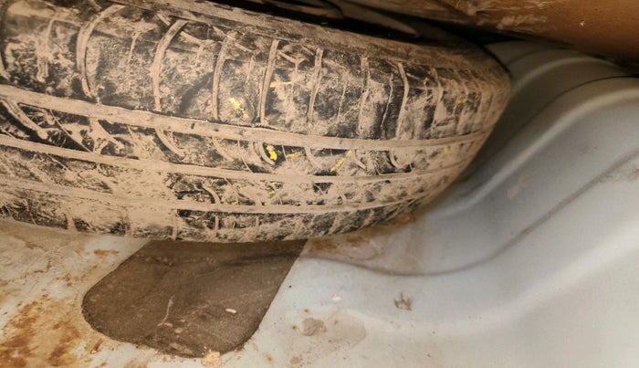 2017 Hyundai Xcent BASE 1.2, Petrol, Manual, 1,79,531 km, tyre