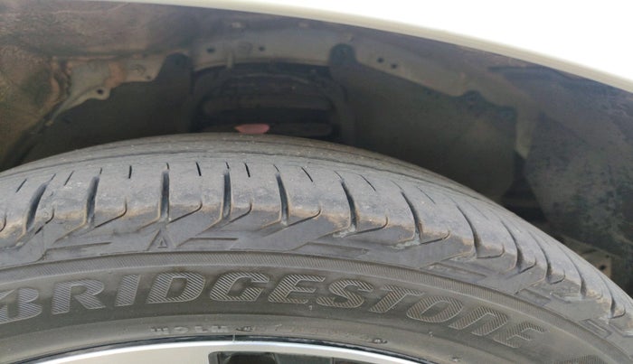 2025 Toyota Innova Crysta 2.4 ZX 7STR, Diesel, Manual, 31,839 km, tyre