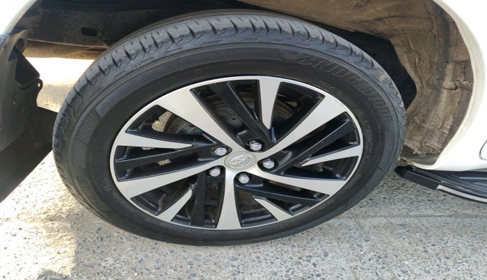 2025 Toyota Innova Crysta 2.4 ZX 7STR, Diesel, Manual, 31,839 km, tyre