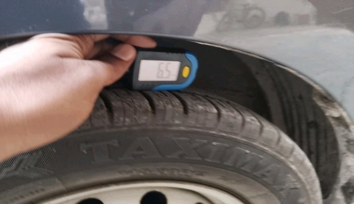 2015 Hyundai Eon ERA +, Petrol, Manual, 32,494 km, tyre