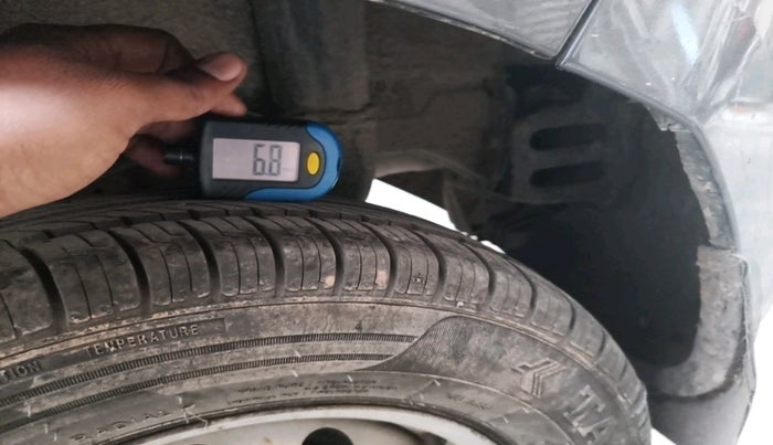 2015 Hyundai Eon ERA +, Petrol, Manual, 32,494 km, tyre