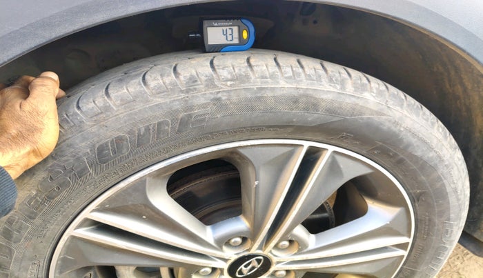 2017 Hyundai Creta SX PLUS AT 1.6 DIESEL, Diesel, Automatic, 1,67,765 km, tyre