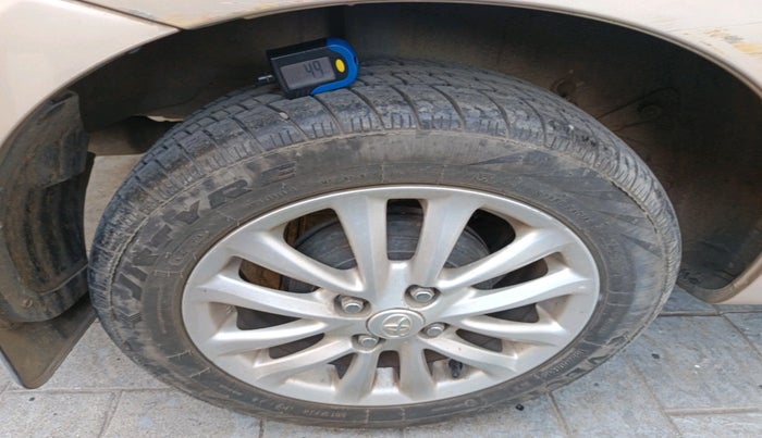 2011 Toyota Etios V, Petrol, Manual, 19,241 km, tyre