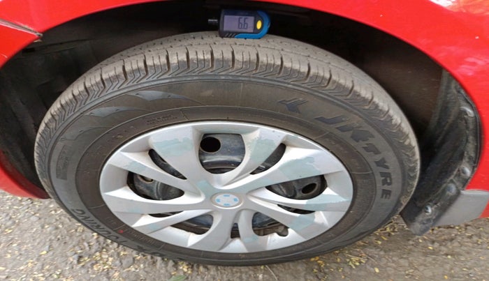 2011 Maruti Swift VXI, Petrol, Manual, 54,722 km, tyre