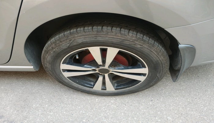 2013 Skoda Rapid AMBITION 1.6 MPI MT PLUS, Petrol, Manual, 1,01,557 km, tyre