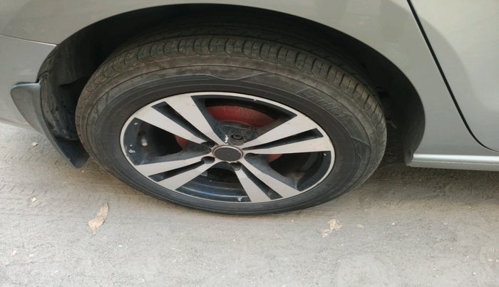 2013 Skoda Rapid AMBITION 1.6 MPI MT PLUS, Petrol, Manual, 1,01,557 km, tyre