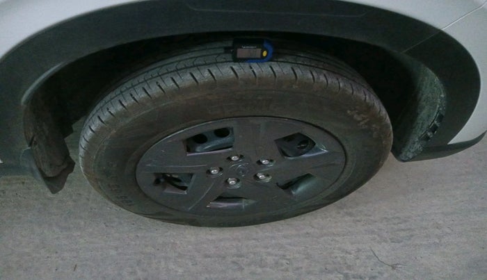 2024 Hyundai VENUE S(O) 1.2, Petrol, Manual, 11,551 km, tyre