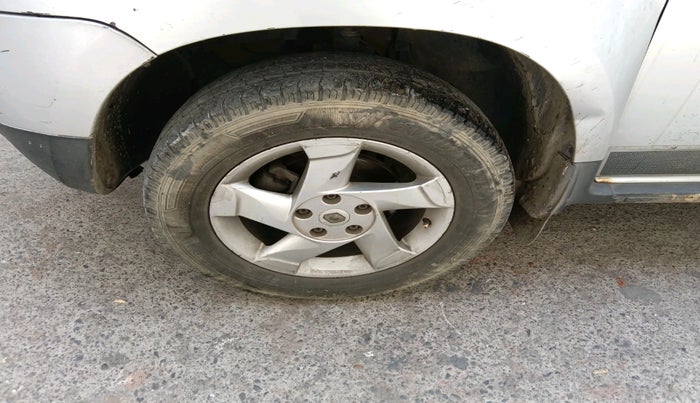 2013 Renault Duster 85 PS RXE DIESEL, Diesel, Manual, 1,18,969 km, tyre