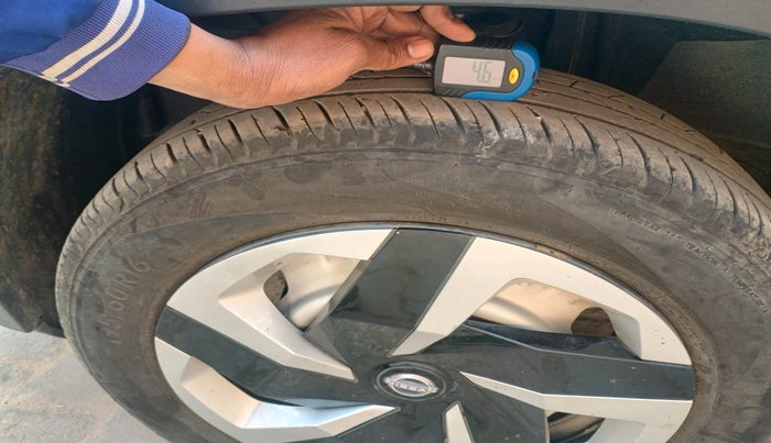 2024 Nissan MAGNITE XE, Petrol, Manual, 12,120 km, tyre