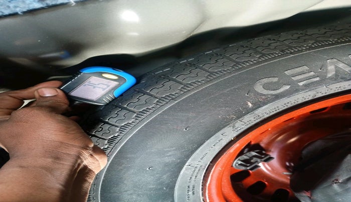 2024 Nissan MAGNITE XE, Petrol, Manual, 12,120 km, tyre