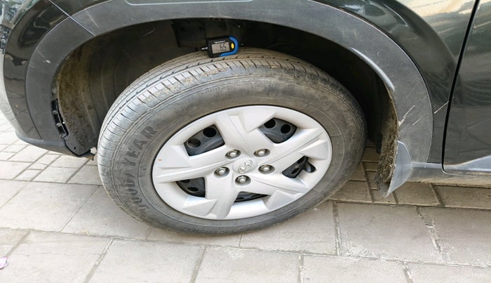 2021 Hyundai VENUE S 1.2, Petrol, Manual, 4,106 km, tyre