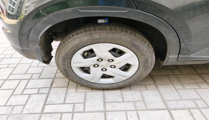 2021 Hyundai VENUE S 1.2, Petrol, Manual, 4,106 km, tyre