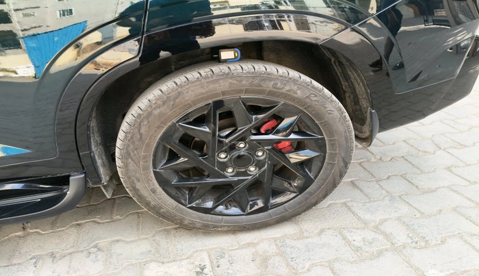 2025 Hyundai ALCAZAR Signature 7 STR 1.5 Turbo GDi Petrol DCT, Petrol, Automatic, 14,213 km, tyre