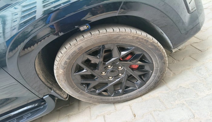 2025 Hyundai ALCAZAR Signature 7 STR 1.5 Turbo GDi Petrol DCT, Petrol, Automatic, 14,213 km, tyre