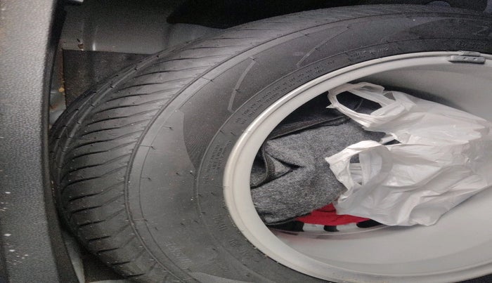 2024 MG ZS EV Essence, Electric, Automatic, 43,265 km, tyre