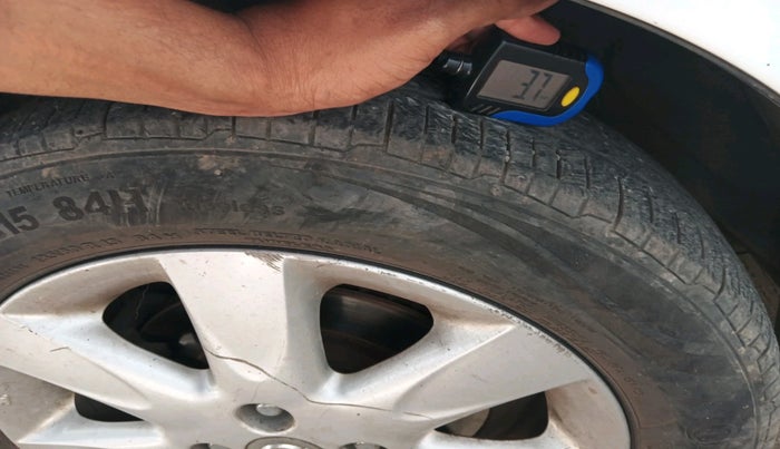 2011 Nissan Micra XV DIESEL, Diesel, Manual, 1,97,411 km, tyre