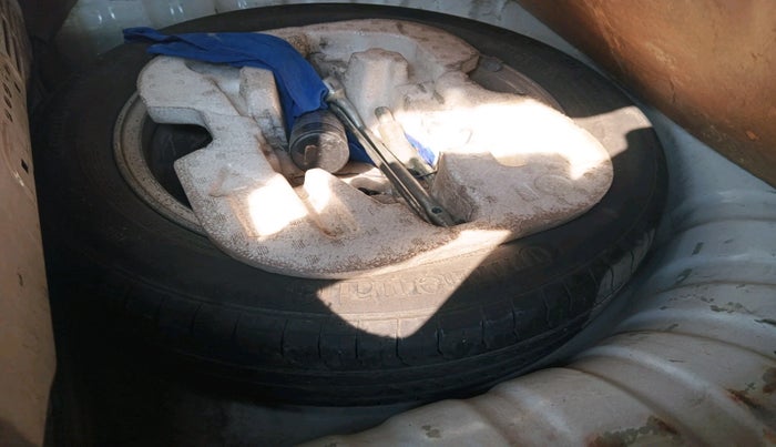 2011 Nissan Micra XV DIESEL, Diesel, Manual, 1,97,411 km, tyre