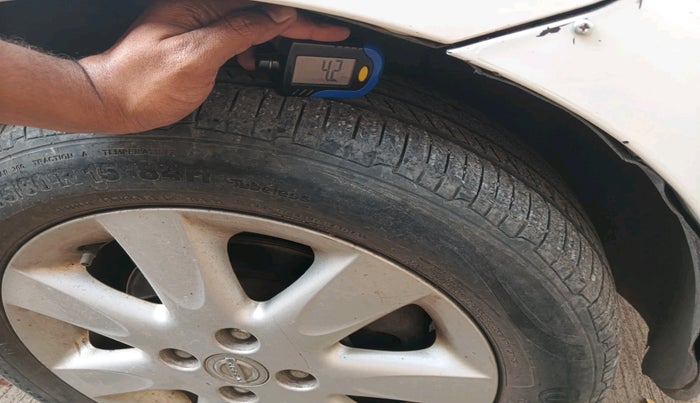 2011 Nissan Micra XV DIESEL, Diesel, Manual, 1,97,411 km, tyre