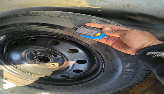 2013 Maruti Swift Dzire VXI, Petrol, Manual, 61,591 km, tyre