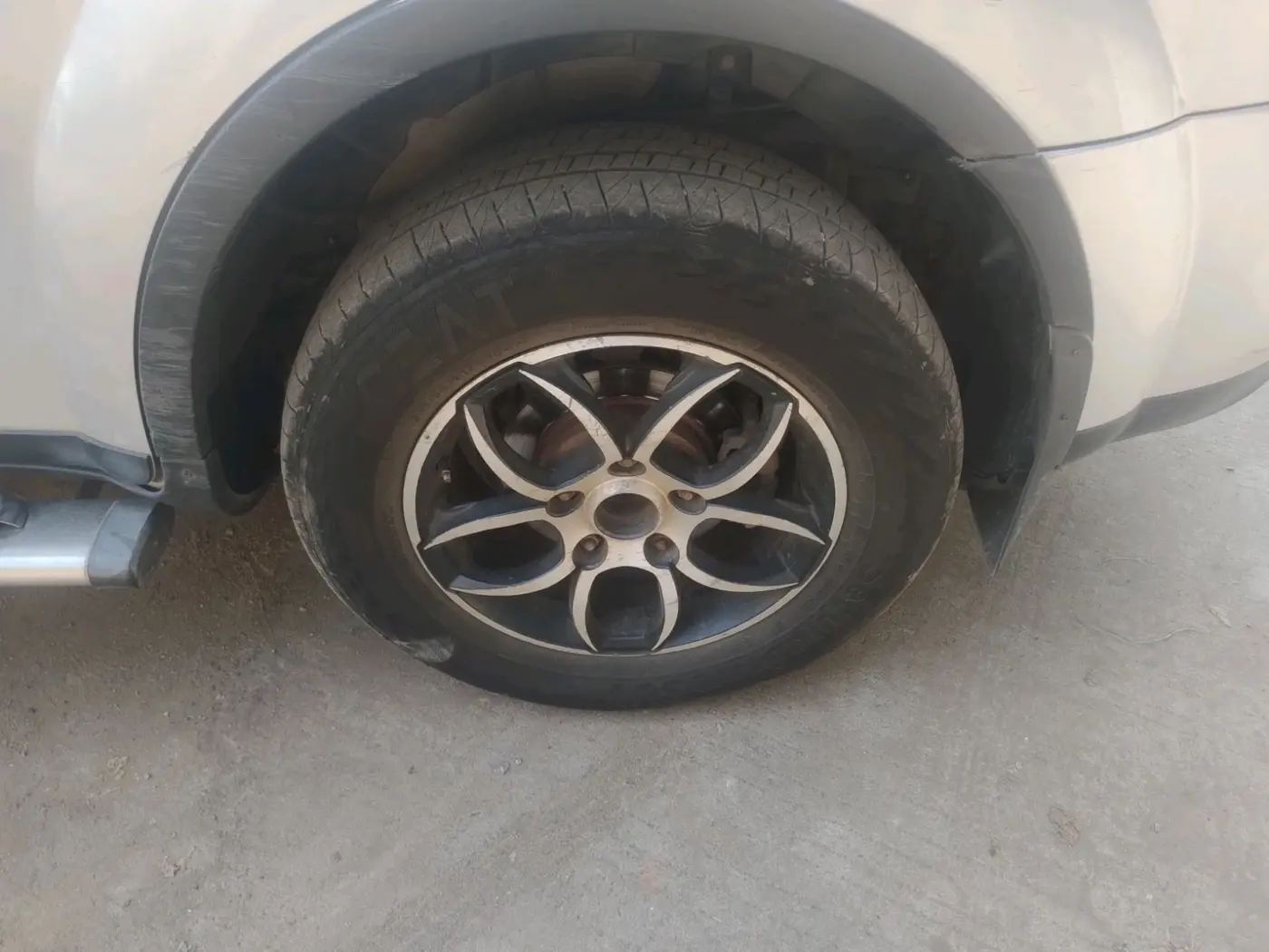 2013 Mahindra XUV500 W6, Diesel, Manual, 1,40,068 km, tyre