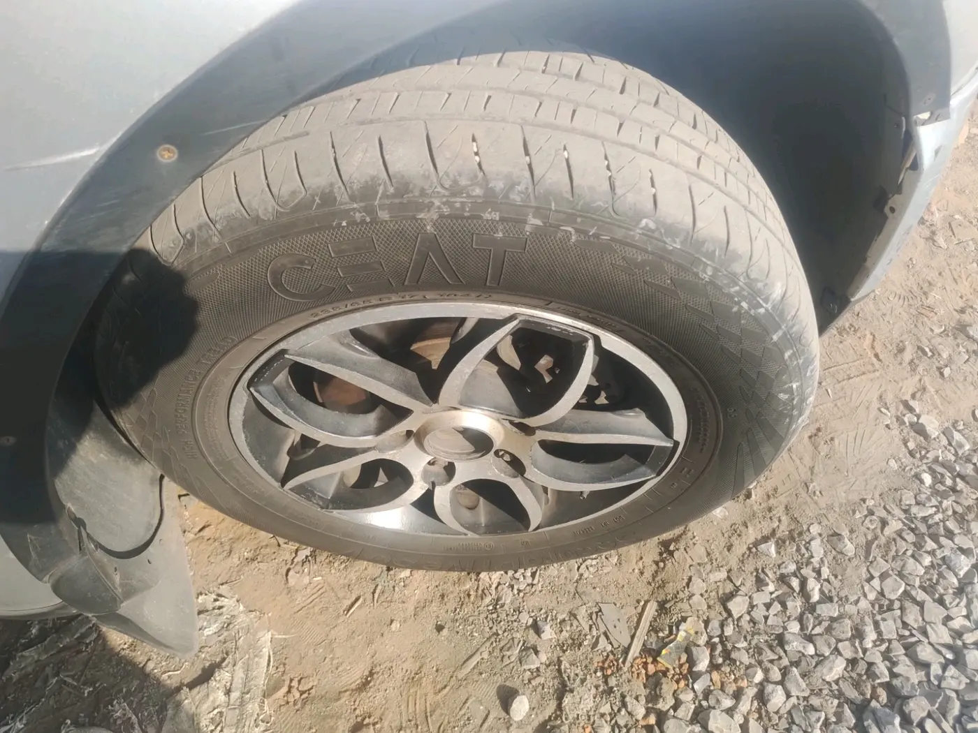 2013 Mahindra XUV500 W6, Diesel, Manual, 1,40,068 km, tyre