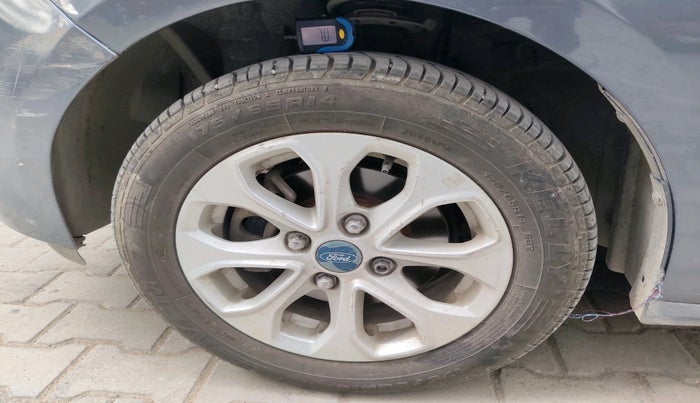 2015 Ford New Figo TITANIUM 1.5 PETROL AT, Petrol, Automatic, 1,28,339 km, tyre