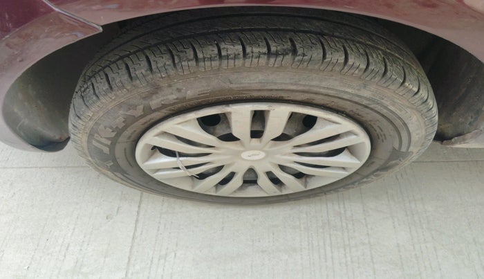 2014 Fiat Linea CLASSIC 1.3 L MULTIJET, Diesel, Manual, 2,21,132 km, tyre