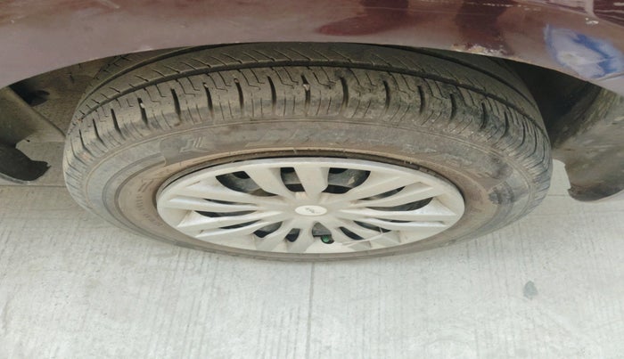 2014 Fiat Linea CLASSIC 1.3 L MULTIJET, Diesel, Manual, 2,21,132 km, tyre