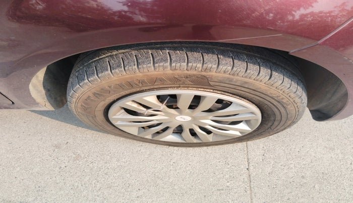 2014 Fiat Linea CLASSIC 1.3 L MULTIJET, Diesel, Manual, 2,21,132 km, tyre