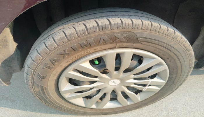 2014 Fiat Linea CLASSIC 1.3 L MULTIJET, Diesel, Manual, 2,21,132 km, tyre