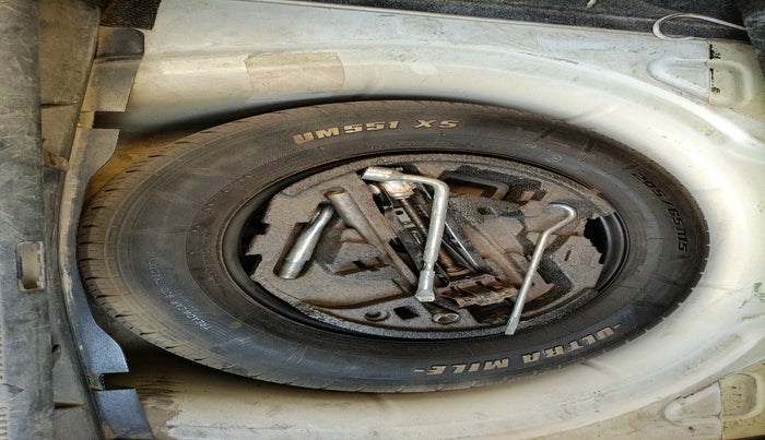 2013 Skoda Laura AMBIENTE 2.0 TDI CR MT, Diesel, Manual, 2,11,032 km, tyre