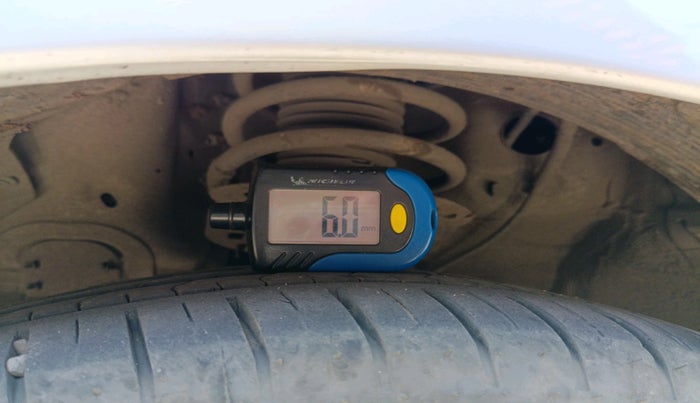 2016 Hyundai Verna 1.6 VTVT S, Petrol, Manual, 1,14,162 km, tyre