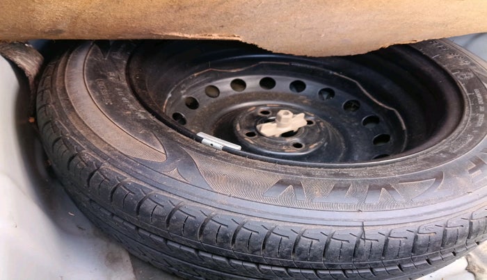 2016 Hyundai Verna 1.6 VTVT S, Petrol, Manual, 1,14,162 km, tyre