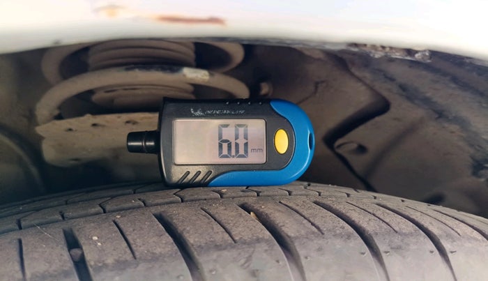 2016 Hyundai Verna 1.6 VTVT S, Petrol, Manual, 1,14,162 km, tyre