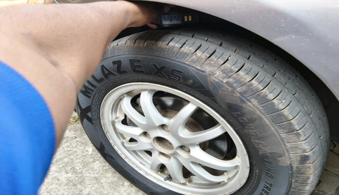 2013 Maruti Swift Dzire VXI, Petrol, Manual, 1,01,816 km, tyre