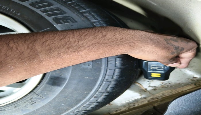 2013 Maruti Swift Dzire VXI, Petrol, Manual, 1,01,816 km, tyre