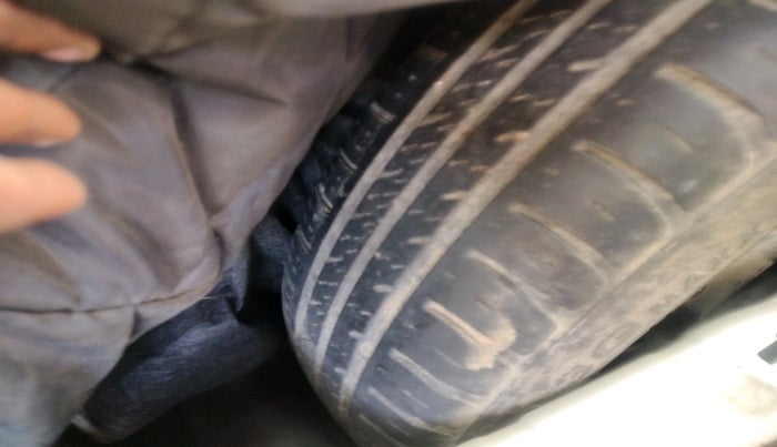 2012 Maruti Swift VXI, Petrol, Manual, 79,024 km, tyre