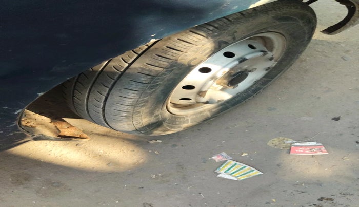 2012 Maruti Alto LXI, Petrol, Manual, 62,554 km, tyre