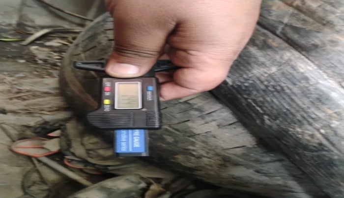 2012 Toyota Etios G, Petrol, Manual, 1,21,424 km, tyre